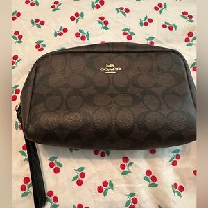 coach pouch